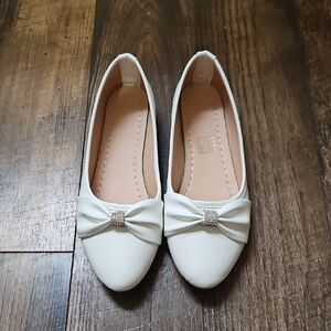 Elegant White Women's Wedding Shoes with Bow